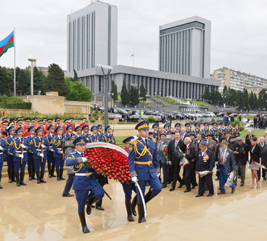 Azerbaijani President and his spouse attend Victory Day ceremony in Baku (PHOTO)