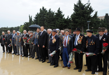Azerbaijani President and his spouse attend Victory Day ceremony in Baku (PHOTO)