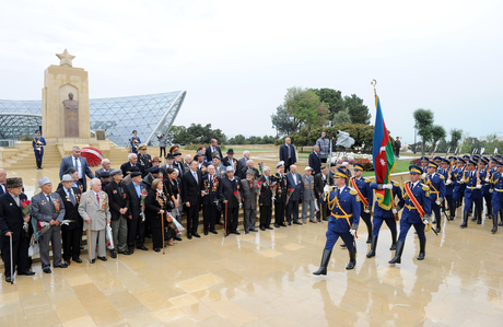 Azerbaijani President and his spouse attend Victory Day ceremony in Baku (PHOTO)