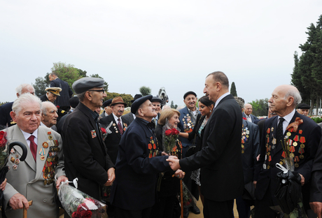 Azerbaijani President and his spouse attend Victory Day ceremony in Baku (PHOTO)
