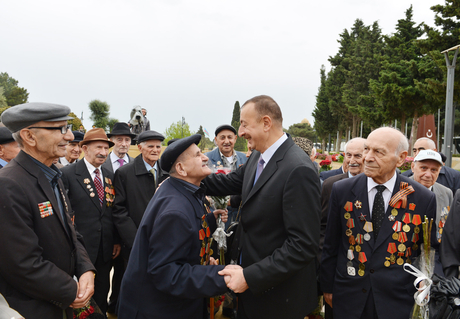 Azerbaijani President and his spouse attend Victory Day ceremony in Baku (PHOTO)