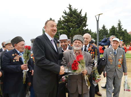 Azerbaijani President and his spouse attend Victory Day ceremony in Baku (PHOTO)
