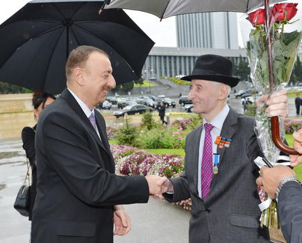 Azerbaijani President and his spouse attend Victory Day ceremony in Baku (PHOTO)