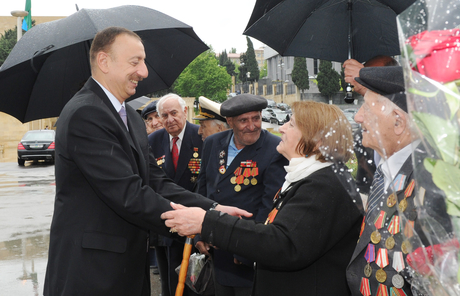 Azerbaijani President and his spouse attend Victory Day ceremony in Baku (PHOTO)