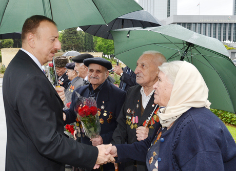 Azerbaijani President and his spouse attend Victory Day ceremony in Baku (PHOTO)