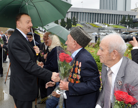 Azerbaijani President and his spouse attend Victory Day ceremony in Baku (PHOTO)