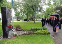 President Ilham Aliyev and his spouse visits monument to Uzeyir Hajibayli in Vienna (PHOTO)