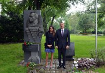 President Ilham Aliyev and his spouse visits monument to Uzeyir Hajibayli in Vienna (PHOTO)