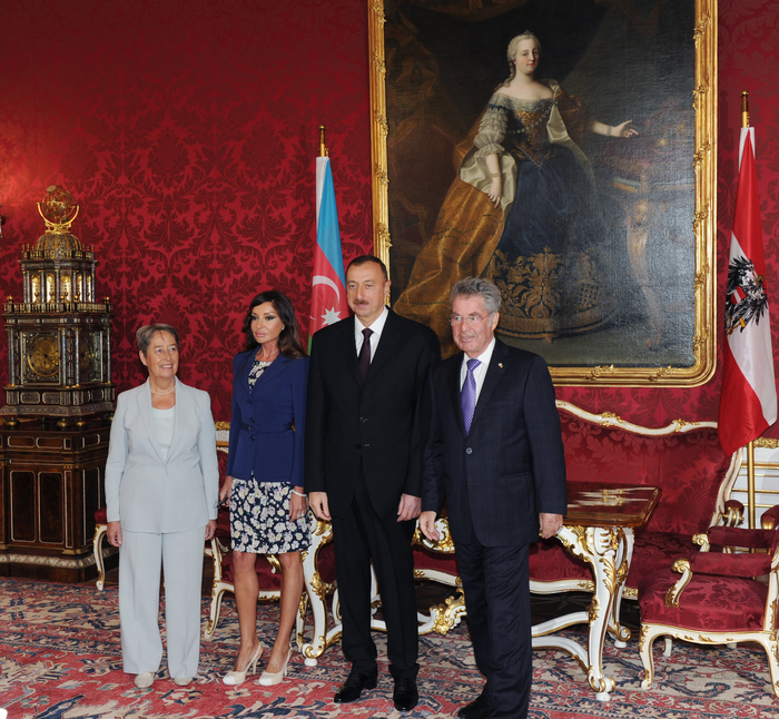 Azerbaijani President officially welcomed to Vienna (PHOTO)