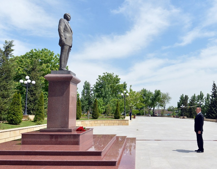 Azerbaijani President arrives in Shamakhi region (PHOTO)