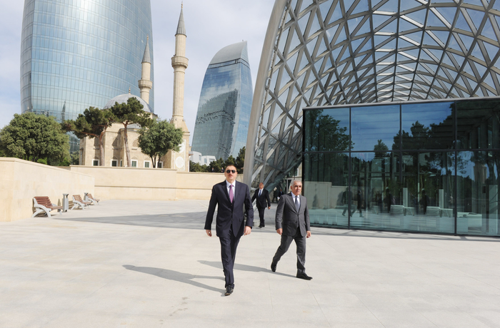 President Ilham Aliyev views Highland Park in Baku after redevelopment (PHOTO)
