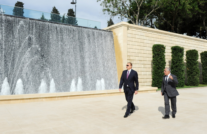 President Ilham Aliyev views Highland Park in Baku after redevelopment (PHOTO)