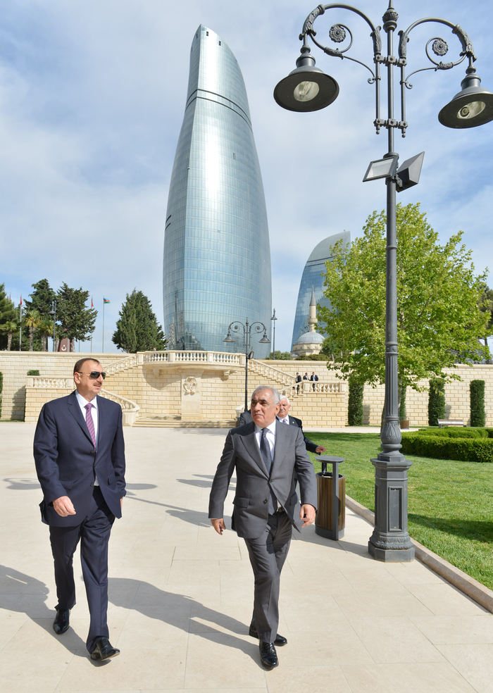 President Ilham Aliyev views Highland Park in Baku after redevelopment (PHOTO)