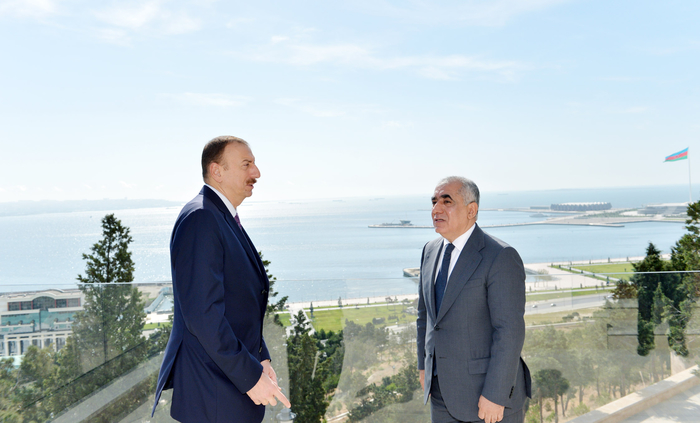 President Ilham Aliyev views Highland Park in Baku after redevelopment (PHOTO)