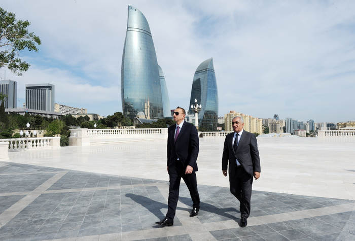 President Ilham Aliyev views Highland Park in Baku after redevelopment (PHOTO)