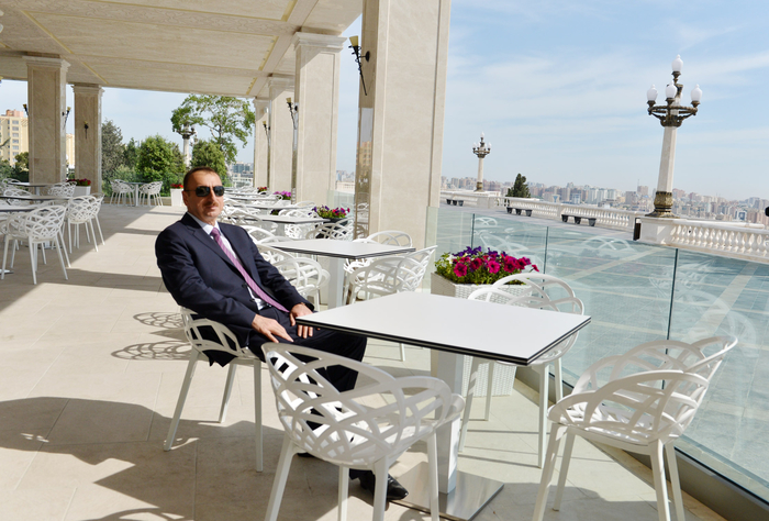 President Ilham Aliyev views Highland Park in Baku after redevelopment (PHOTO)