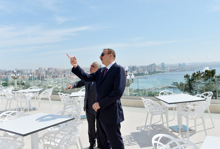 President Ilham Aliyev views Highland Park in Baku after redevelopment (PHOTO)