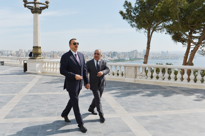 President Ilham Aliyev views Highland Park in Baku after redevelopment (PHOTO)