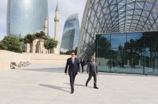 President Ilham Aliyev views Highland Park in Baku after redevelopment (PHOTO)