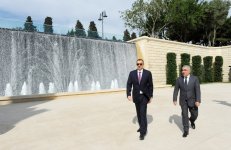 President Ilham Aliyev views Highland Park in Baku after redevelopment (PHOTO)