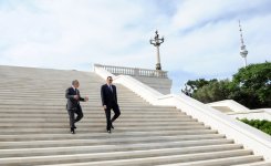 President Ilham Aliyev views Highland Park in Baku after redevelopment (PHOTO)