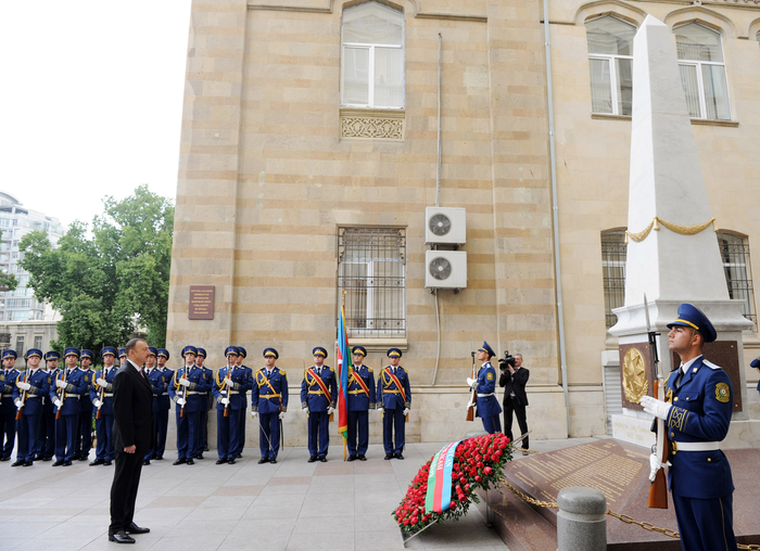 President Ilham Aliyev visits monument to Azerbaijan Democratic Republic (PHOTO)