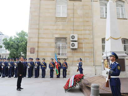 President Ilham Aliyev visits monument to Azerbaijan Democratic Republic (PHOTO)