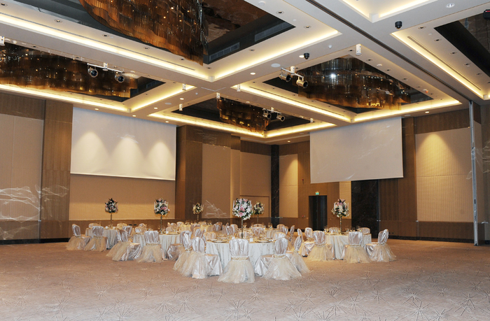 President Ilham Aliyev opens Fairmont Baku hotel at Flame Towers complex (PHOTO)