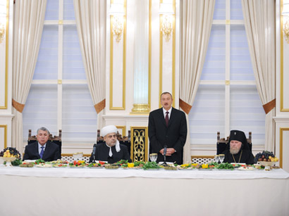 President Ilham Aliyev attends Iftar party (PHOT0)