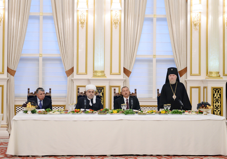 President Ilham Aliyev attends Iftar party (PHOT0)
