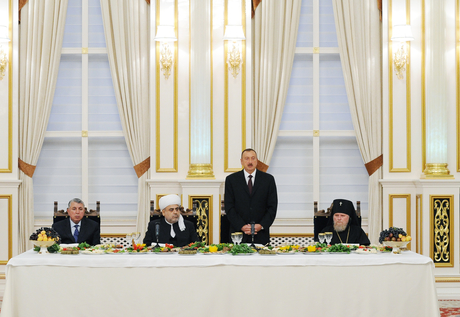 President Ilham Aliyev attends Iftar party (PHOT0)