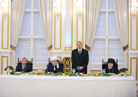 President Ilham Aliyev attends Iftar party (PHOT0)