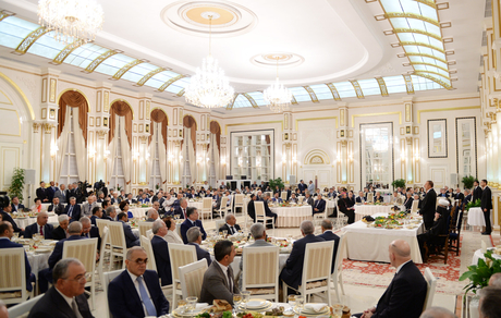 President Ilham Aliyev attends Iftar party (PHOT0)