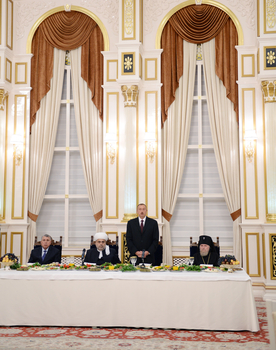 President Ilham Aliyev attends Iftar party (PHOT0)