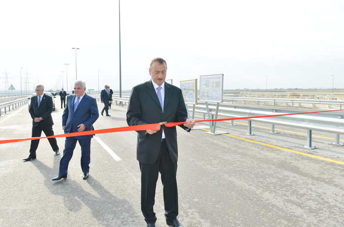 Azerbaijani President attends opening of highway to Qala residential area (PHOTO)