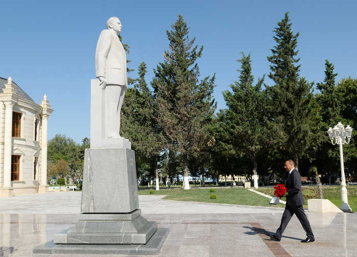 Azerbaijani President arrives in Kurdamir region (PHOTO)
