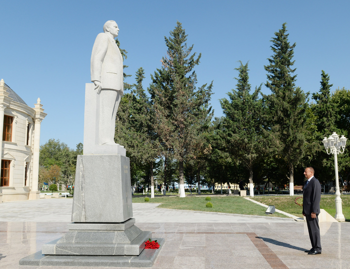 Azerbaijani President arrives in Kurdamir region (PHOTO)