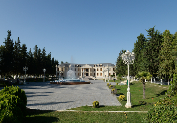 Azerbaijani President arrives in Kurdamir region (PHOTO)