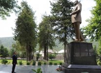 President Ilham Aliyev arrives in Oghuz region (PHOTO)