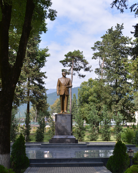 President Ilham Aliyev arrives in Oghuz region (PHOTO)