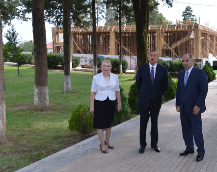 President Ilham Aliyev inspects construction work at Heydar Aliyev Center in Oghuz (PHOTO)
