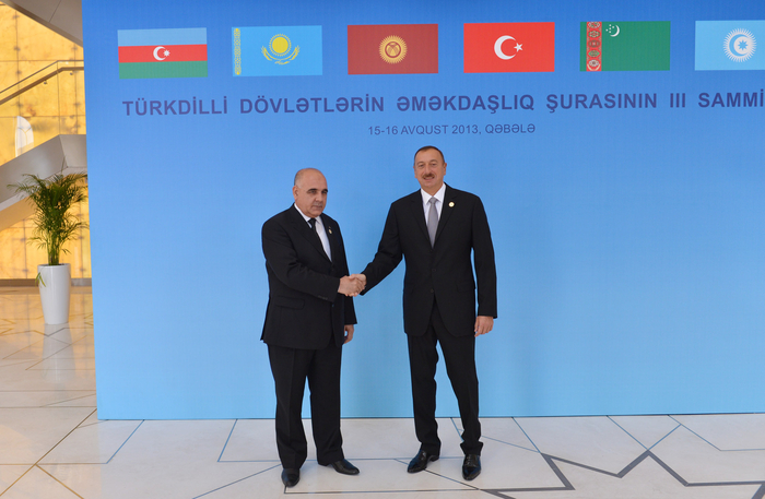 Azerbaijani president proposes holding joint exhibition of tourism potential of Turkic-speaking countries (PHOTO)
