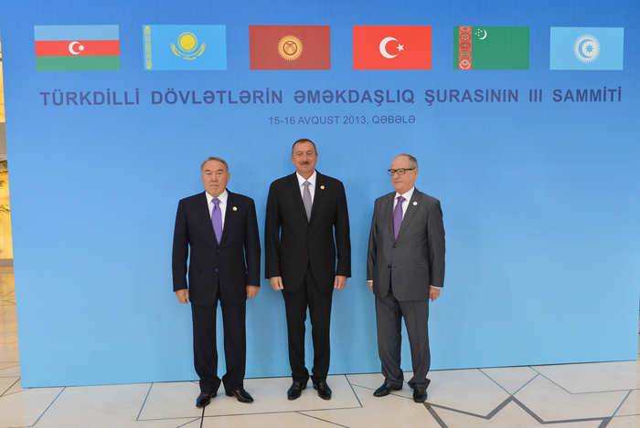 Azerbaijani president proposes holding joint exhibition of tourism potential of Turkic-speaking countries (PHOTO)