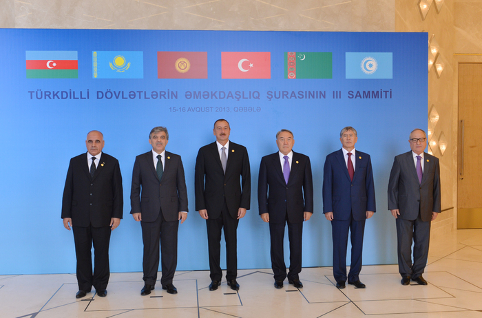 Azerbaijani president proposes holding joint exhibition of tourism potential of Turkic-speaking countries (PHOTO)