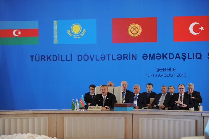 Azerbaijani president proposes holding joint exhibition of tourism potential of Turkic-speaking countries (PHOTO)