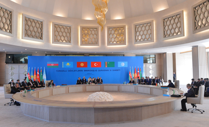 Azerbaijani president proposes holding joint exhibition of tourism potential of Turkic-speaking countries (PHOTO)