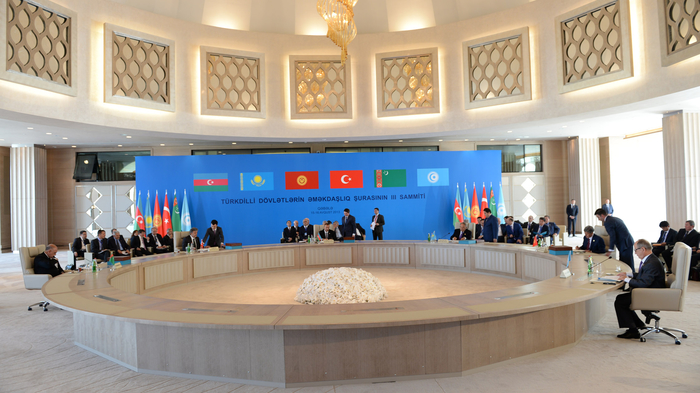 Azerbaijani president proposes holding joint exhibition of tourism potential of Turkic-speaking countries (PHOTO)