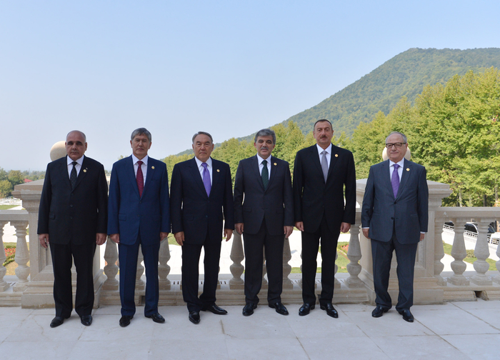 Azerbaijani president proposes holding joint exhibition of tourism potential of Turkic-speaking countries (PHOTO)