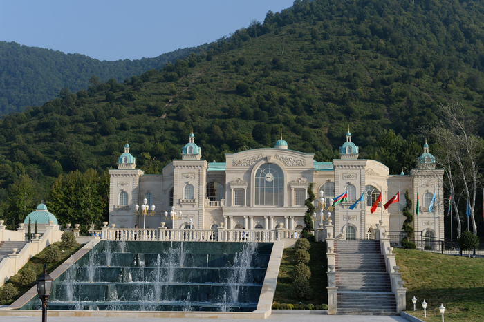Azerbaijani president proposes holding joint exhibition of tourism potential of Turkic-speaking countries (PHOTO)