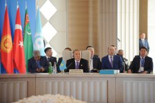 Azerbaijani president proposes holding joint exhibition of tourism potential of Turkic-speaking countries (PHOTO)